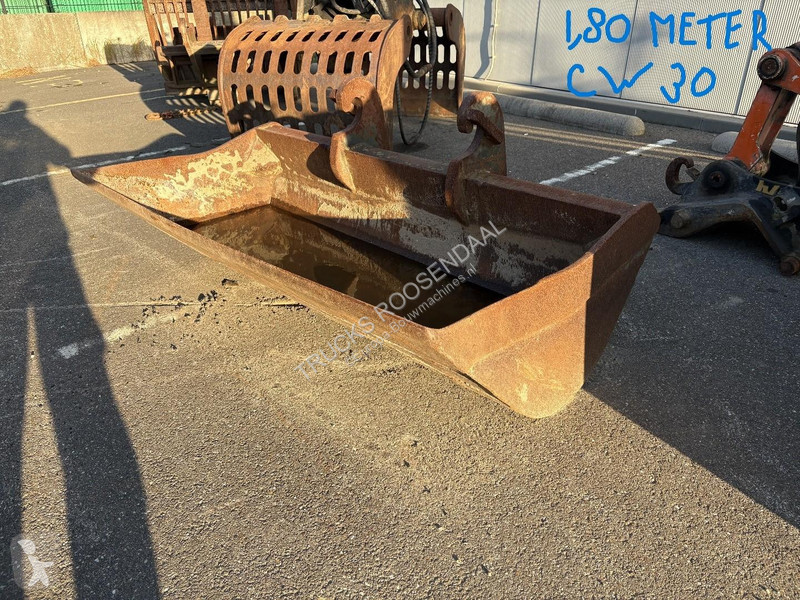 تجهيزات الأشغال العمومية  - various buckets +...