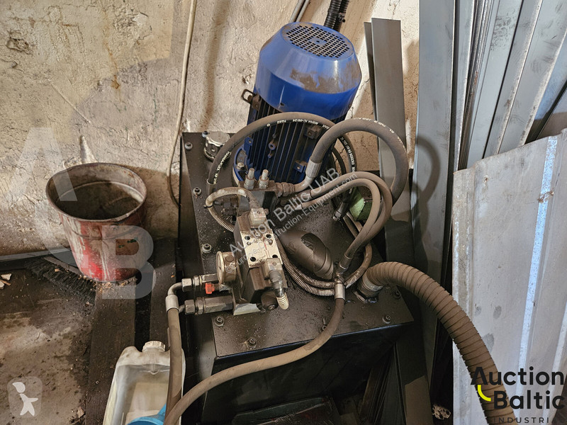 Vybavenie stavebného stroja  bending machine