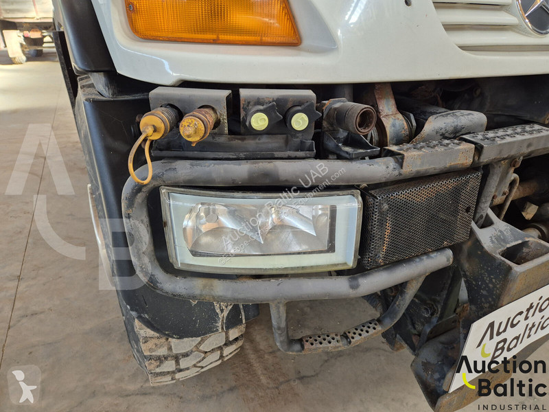 Vybavenie stavebného stroja  Unimog