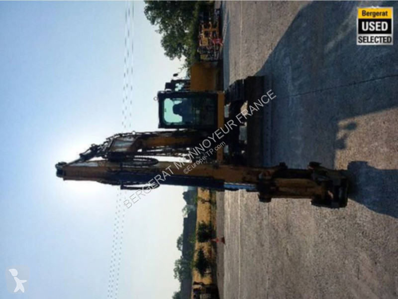 Vybavenie stavebného stroja Caterpillar 310
