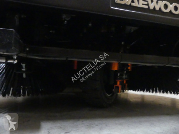 Echipamente pentru construcţii Daewoo Sweeper...