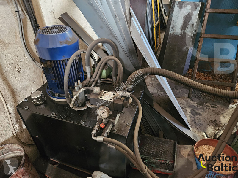 Vybavenie stavebného stroja  bending machine
