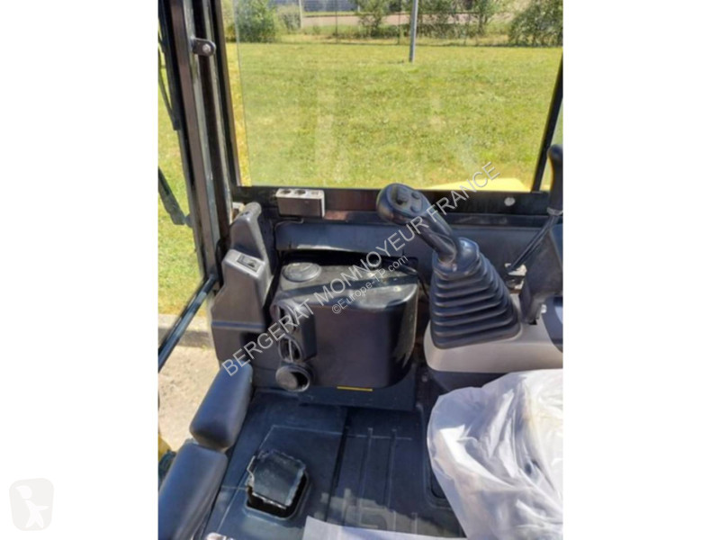 Строително оборудване Komatsu PC26MR-3