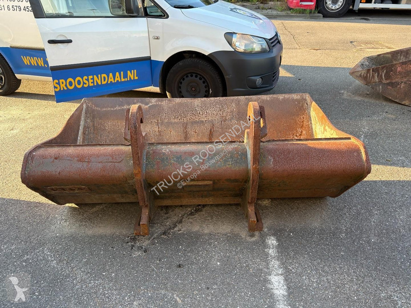 تجهيزات الأشغال العمومية  - various buckets +...