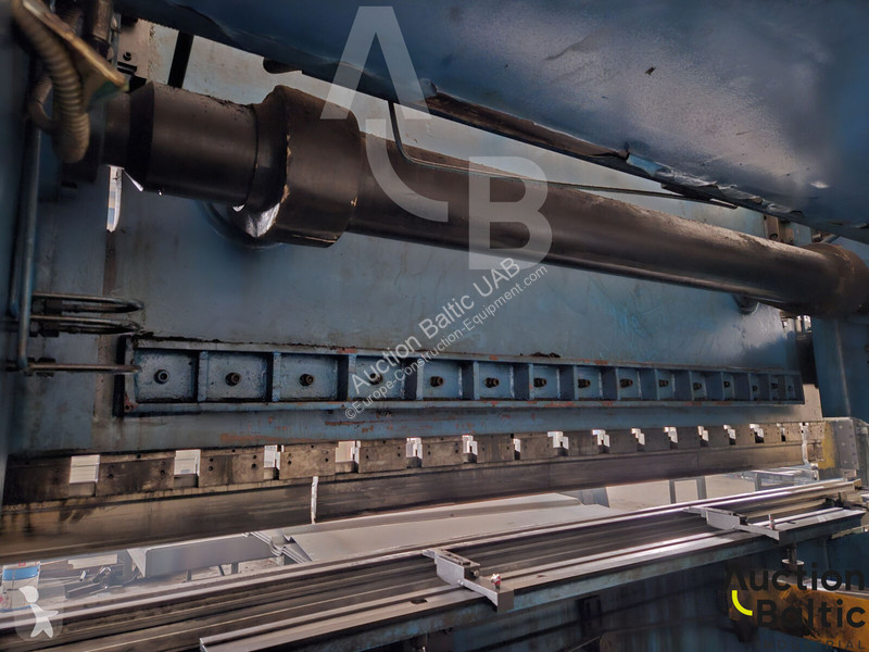 Vybavenie stavebného stroja  bending machine
