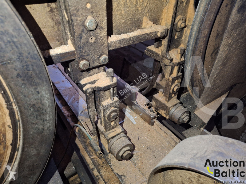 Vybavenie stavebného stroja  cutting machine