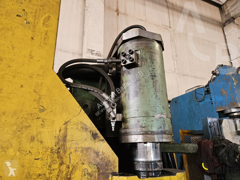 Vybavenie stavebného stroja  bending machine