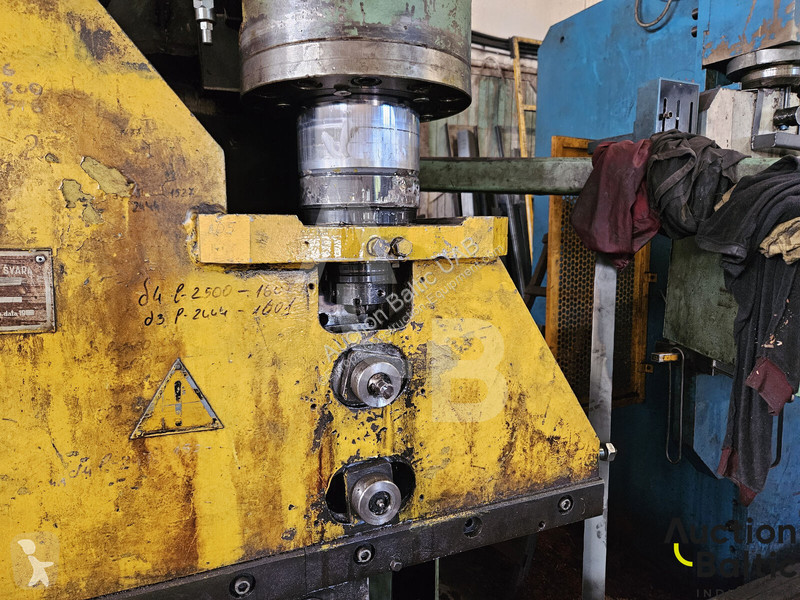 Vybavenie stavebného stroja  bending machine