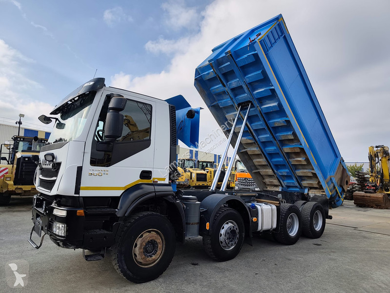 تجهيزات الأشغال العمومية Iveco AD410T 8x4 kipper .