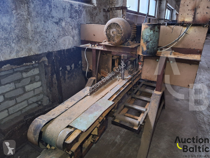 Vybavenie stavebného stroja  cutting machine