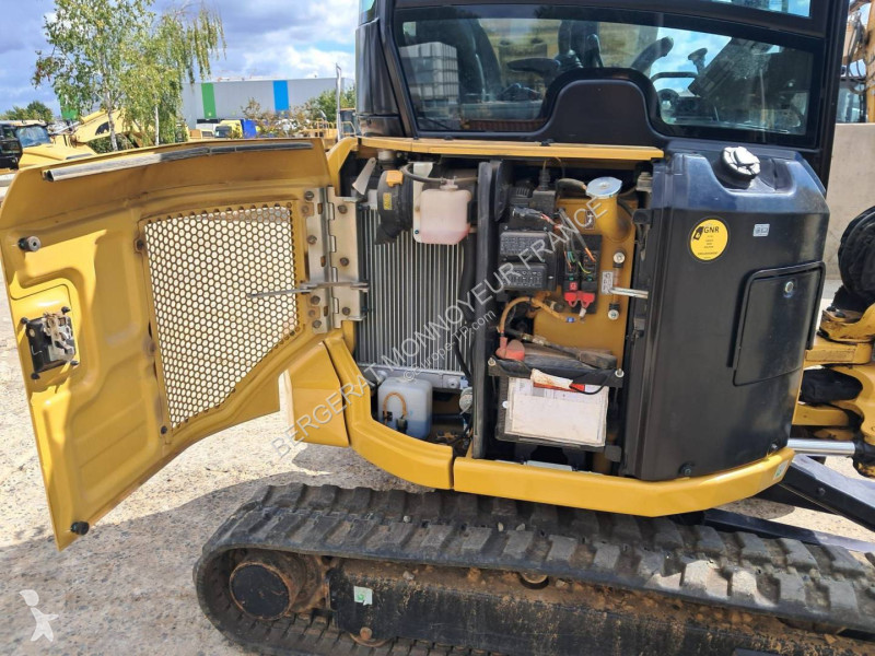 تجهيزات الأشغال العمومية Caterpillar 302.7