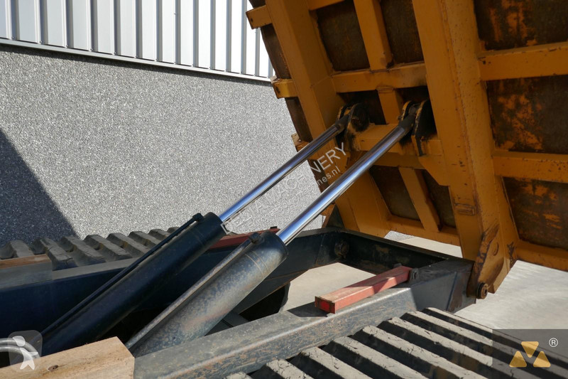 Sklápač Morooka MST2300VD