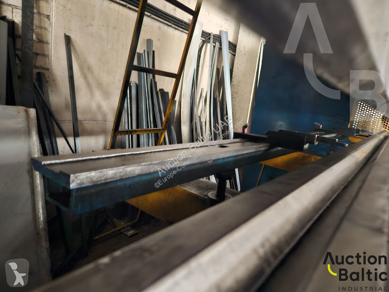 Vybavenie stavebného stroja  bending machine