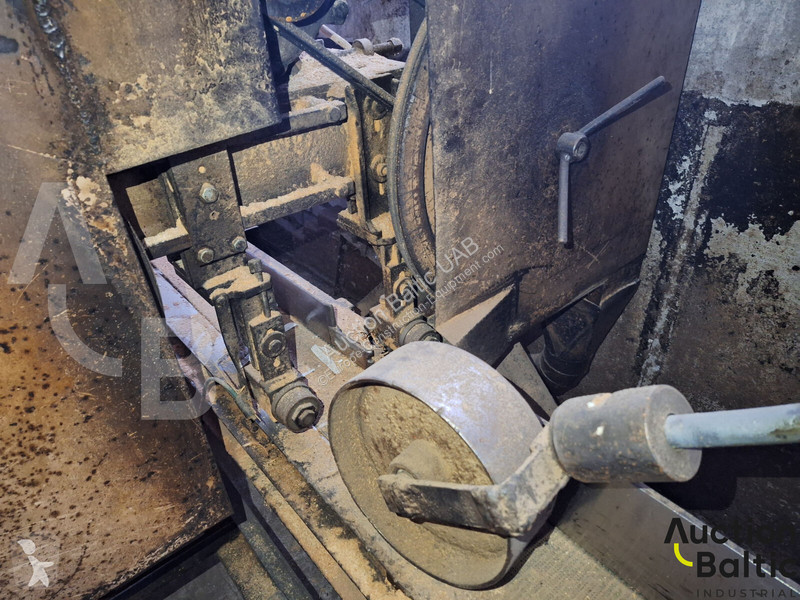 Vybavenie stavebného stroja  cutting machine