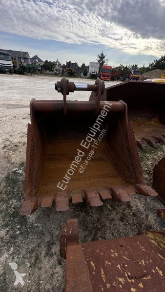Aanbouwstukken voor bouwmachines   Available