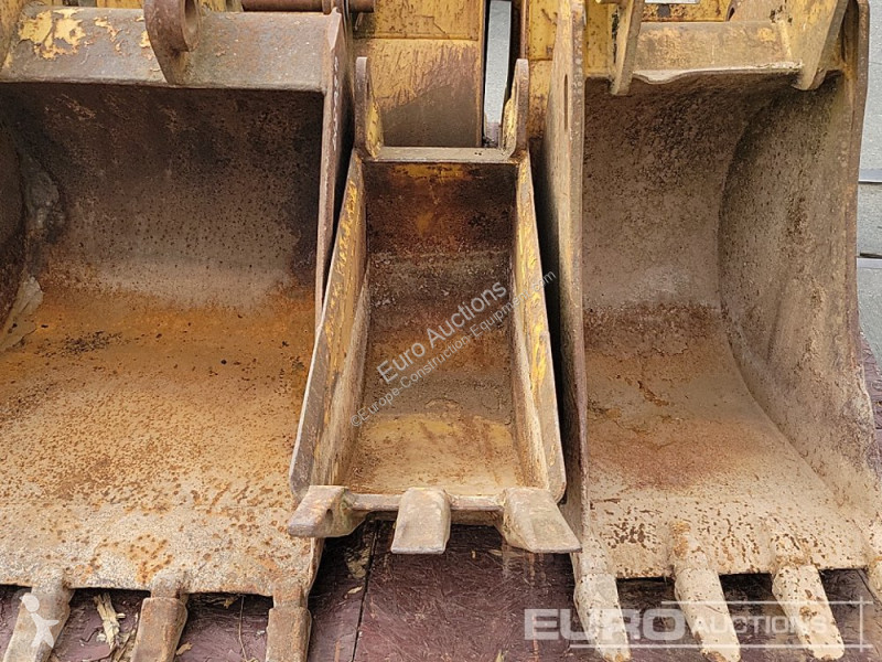 Echipamente pentru construcţii Caterpillar