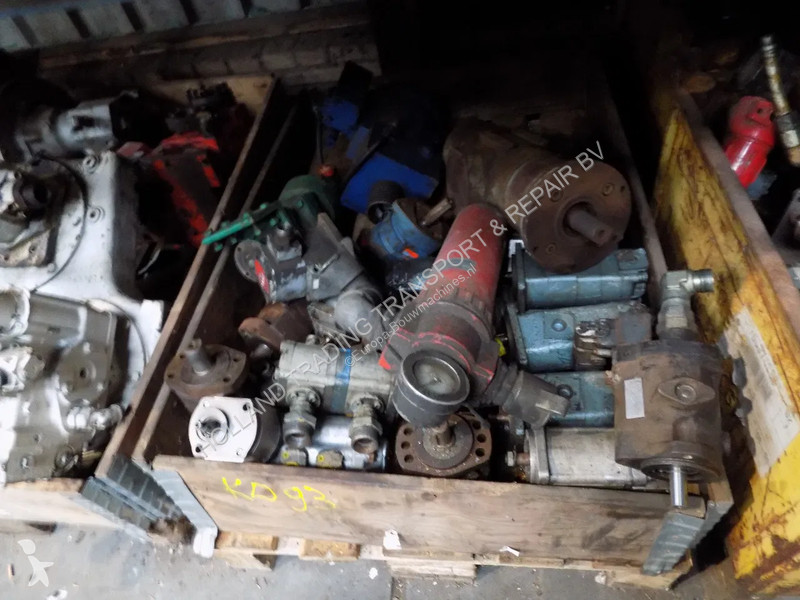 Vybavenie stavebného stroja  hydro motor...