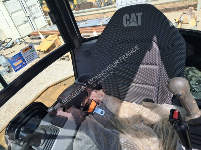 تجهيزات الأشغال العمومية Caterpillar 302.7