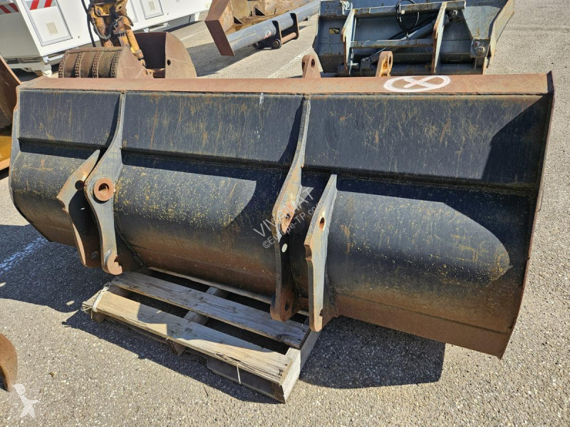 Équipements TP CAT 428d