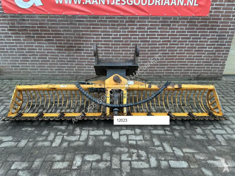تجهيزات الأشغال العمومية  Maaikorf LMZ 3000