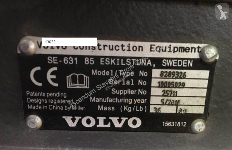 تجهيزات الأشغال العمومية Volvo Attache rapide...