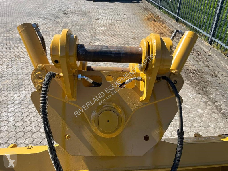 Vybavenie stavebného stroja Caterpillar 320...