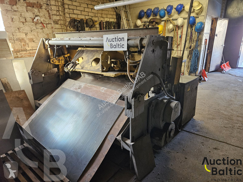 Vybavenie stavebného stroja  metal cutting machine
