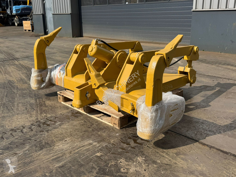 تجهيزات الأشغال العمومية Caterpillar D6N D6M...