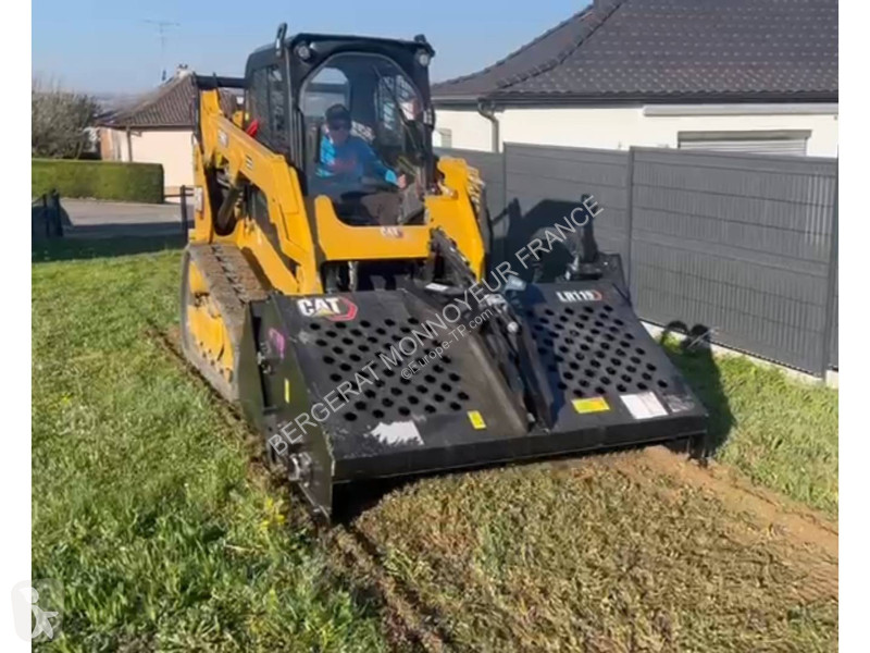 Vybavenie stavebného stroja Caterpillar RÂTEAU...