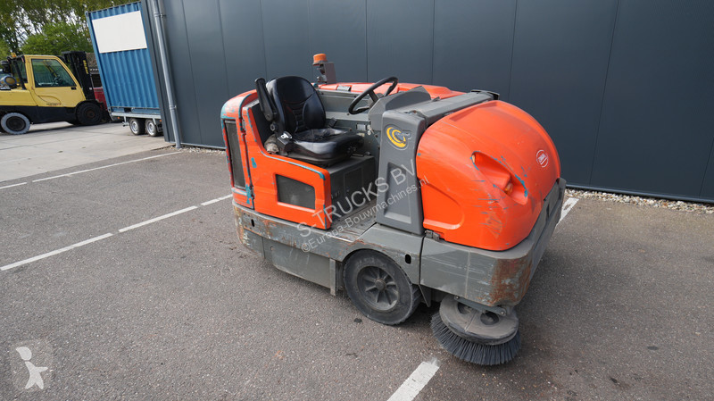 Vybavenie stavebného stroja Tennant S30 SWEEPER