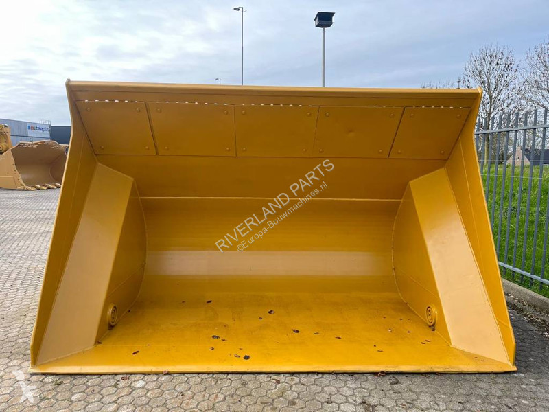 تجهيزات الأشغال العمومية Caterpillar 966 972...