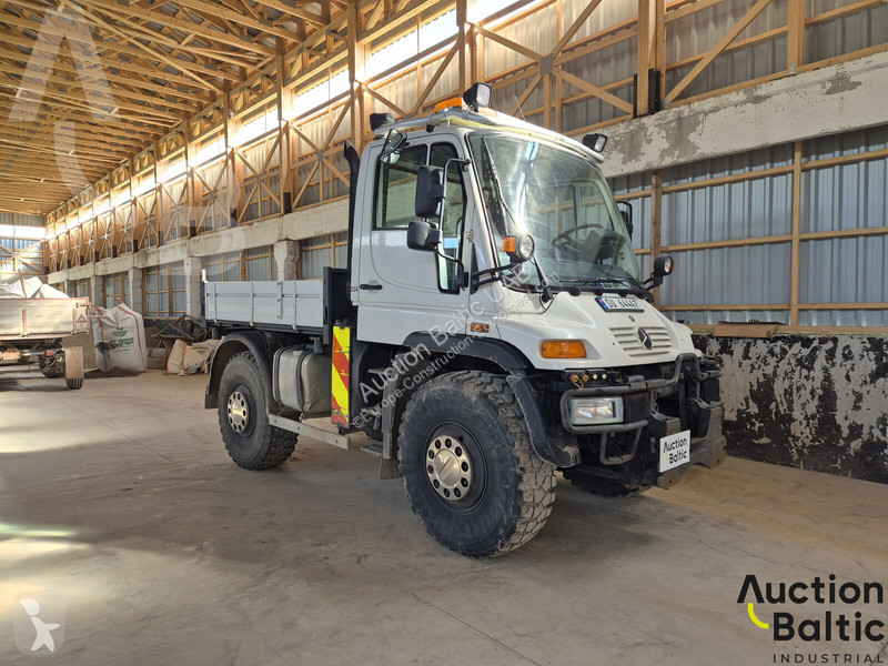 Vybavenie stavebného stroja  Unimog