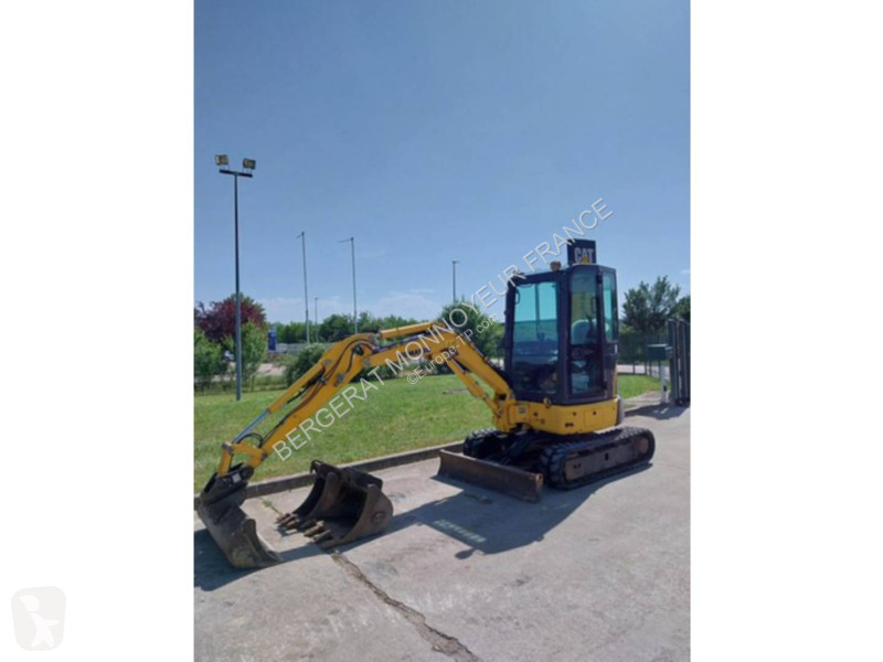 Строително оборудване Komatsu PC26MR-3