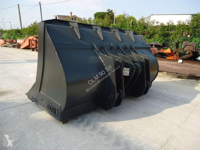 Équipements TP New Holland E270B