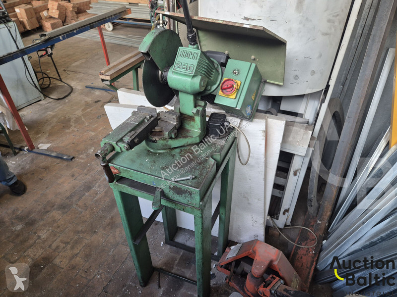 Equipamientos maquinaria OP Brown 250