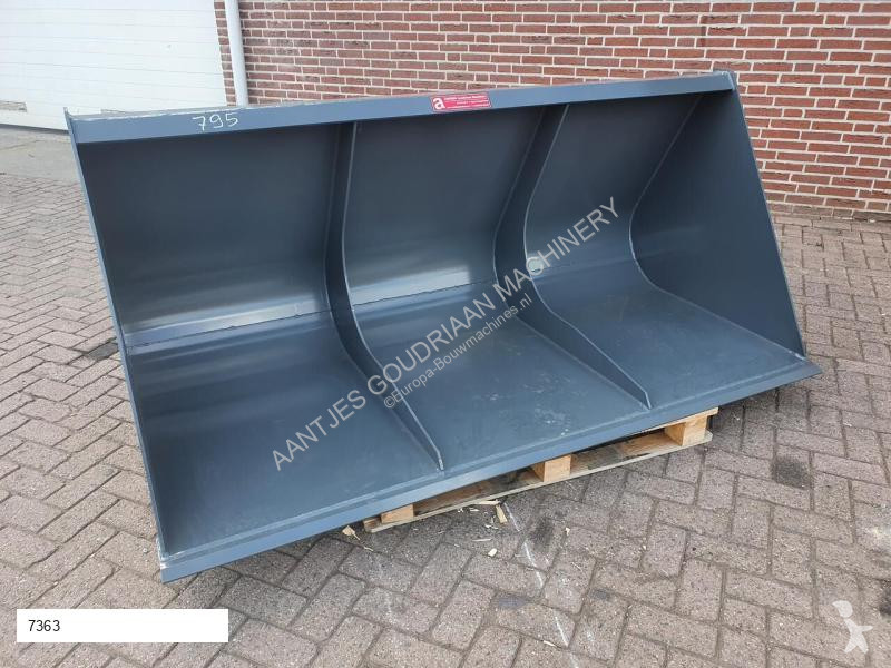 تجهيزات الأشغال العمومية AGM volumebak 925 liter
