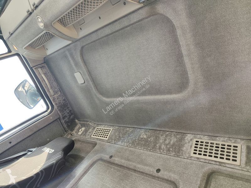 تجهيزات الأشغال العمومية Iveco AD410T 8x4 kipper .