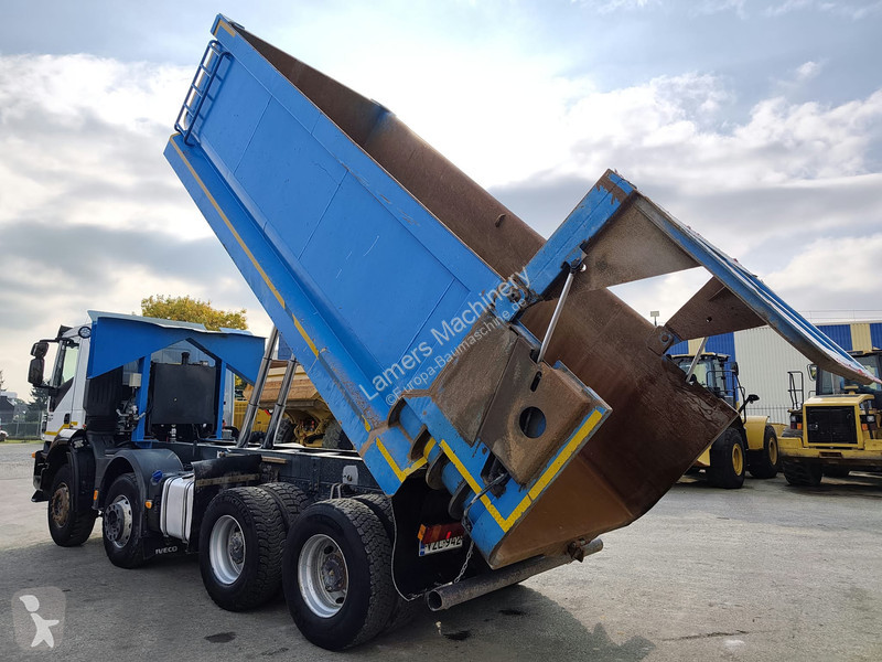 تجهيزات الأشغال العمومية Iveco AD410T 8x4 kipper .