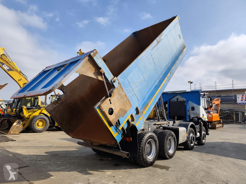 تجهيزات الأشغال العمومية Iveco AD410T 8x4 kipper .