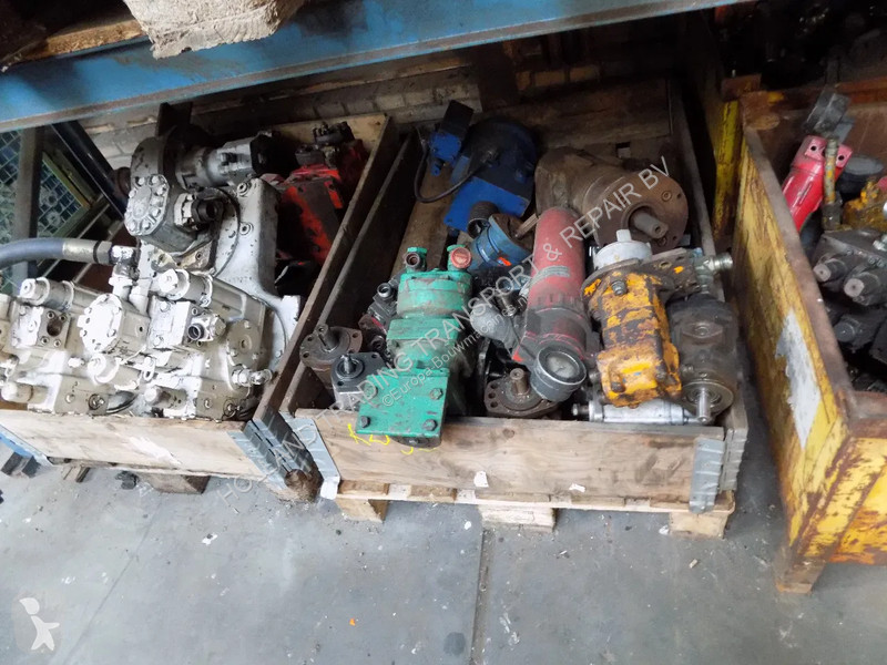 Vybavenie stavebného stroja  hydro motor...