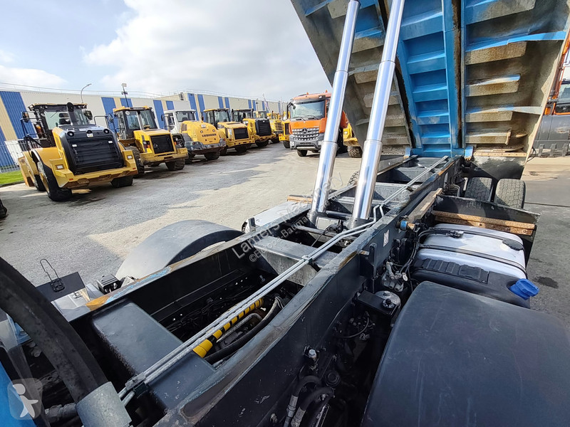 تجهيزات الأشغال العمومية Iveco AD410T 8x4 kipper .