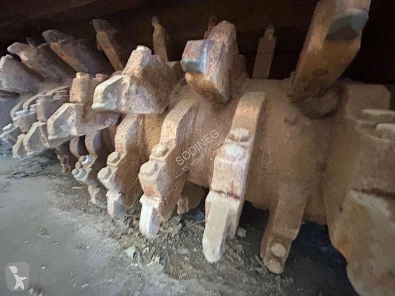تجهيزات الأشغال العمومية   400