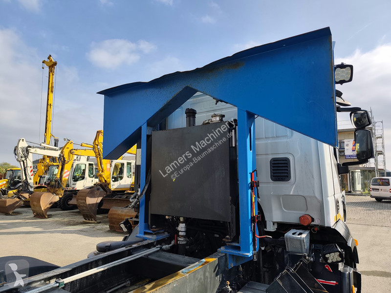تجهيزات الأشغال العمومية Iveco AD410T 8x4 kipper .