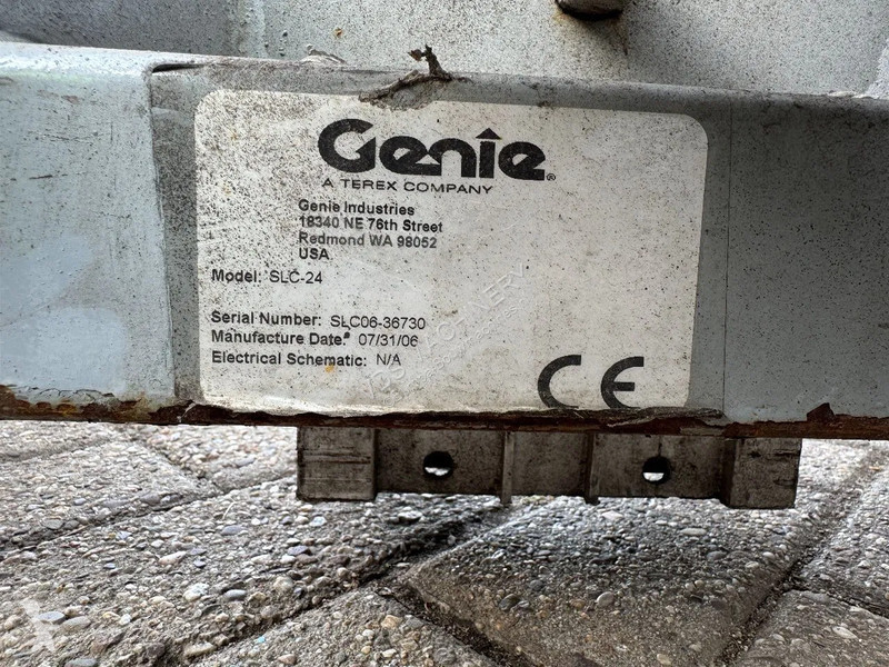 تجهيزات الأشغال العمومية Genie SLC-24...