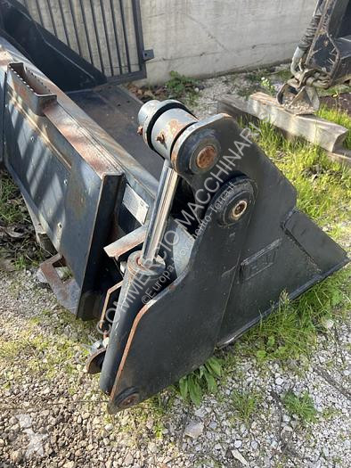 Echipamente pentru construcţii Caterpillar 1676...