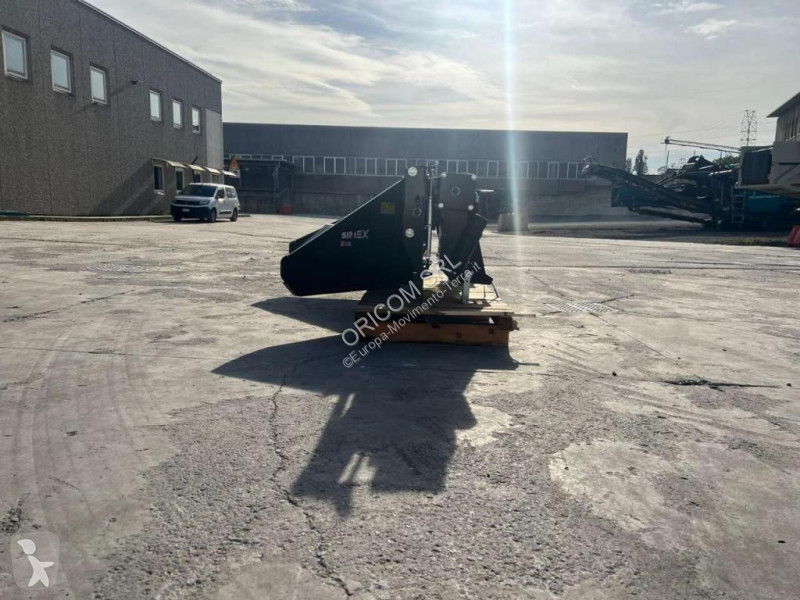 تجهيزات الأشغال العمومية Simex ST200