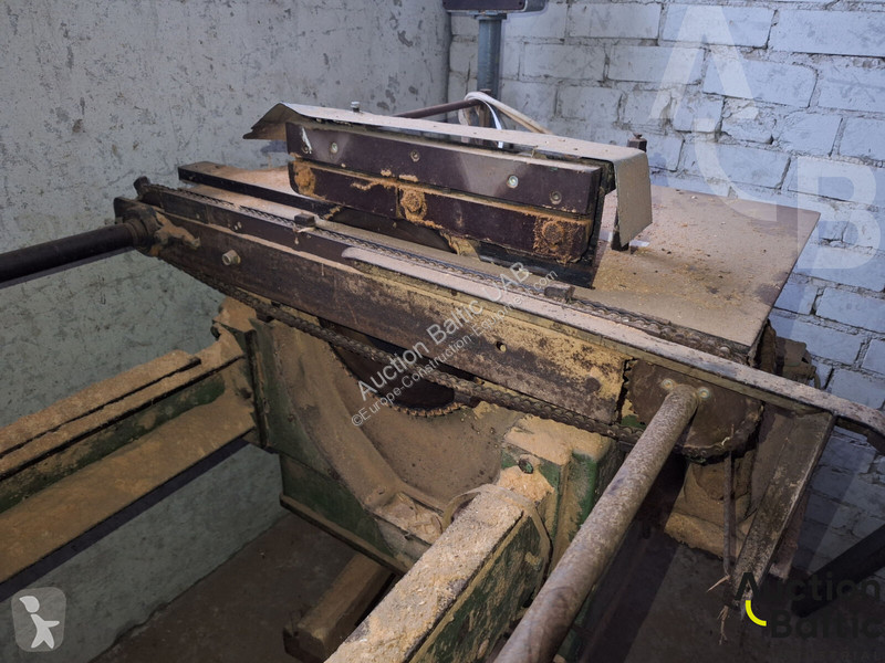 Vybavenie stavebného stroja  ends trimming machine