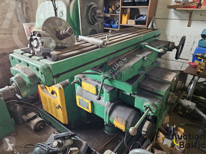 Vybavenie stavebného stroja  milling machine