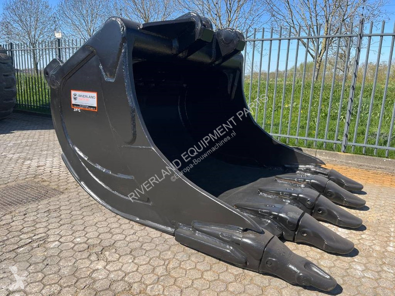 تجهيزات الأشغال العمومية Caterpillar 385 390...