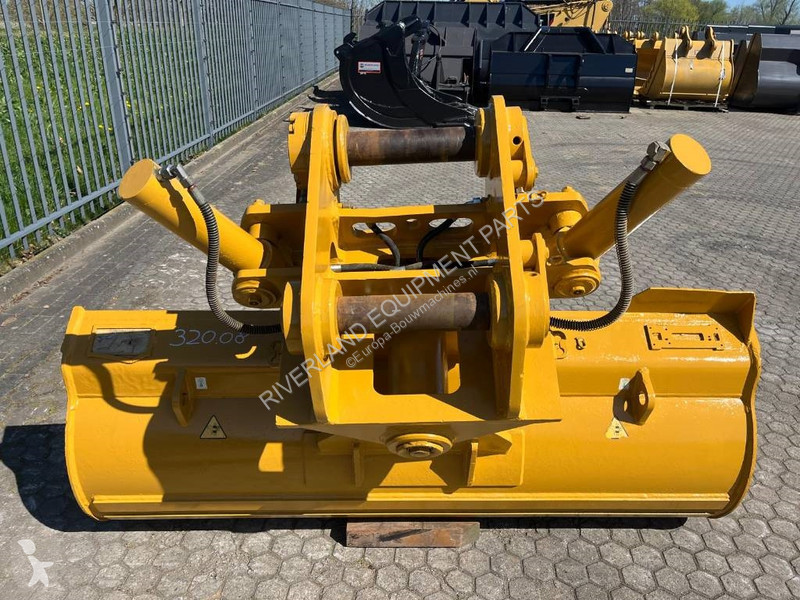 Vybavenie stavebného stroja Caterpillar 320...